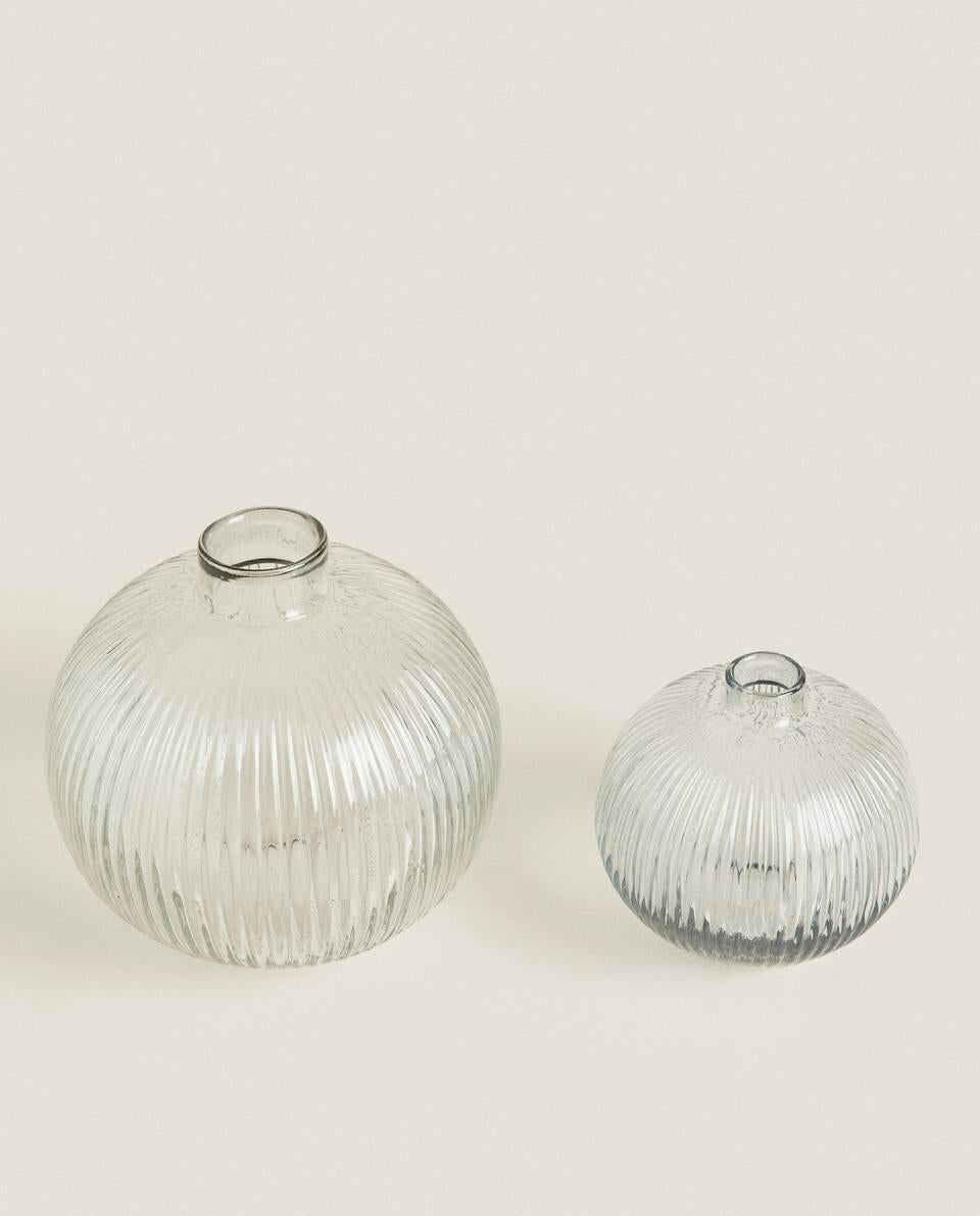 GLASS VASE WITH LINES