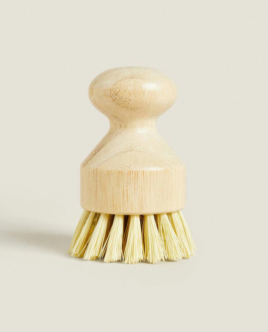 SMALL WOODEN BRUSH