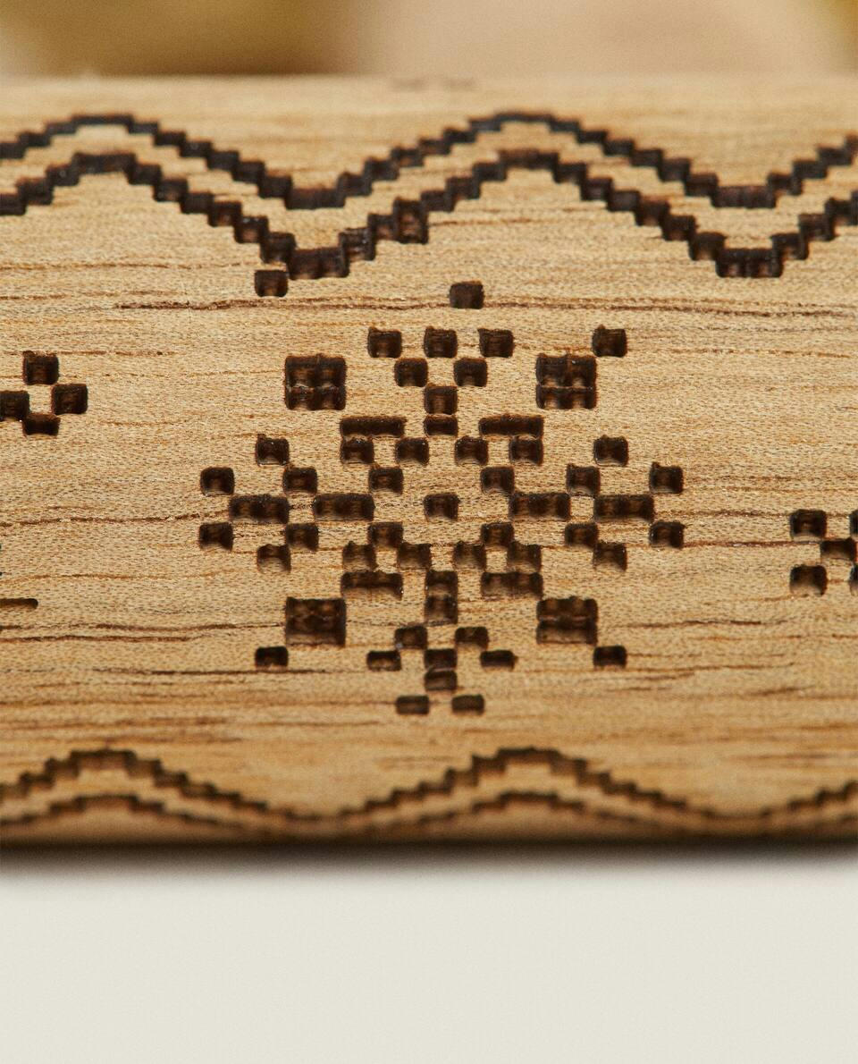 ACACIA ROLLING PIN WITH RAISED DOUBLE CHRISTMAS DESIGN