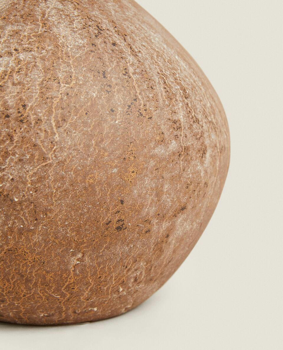 DECORATIVE ALUMINIUM VASE