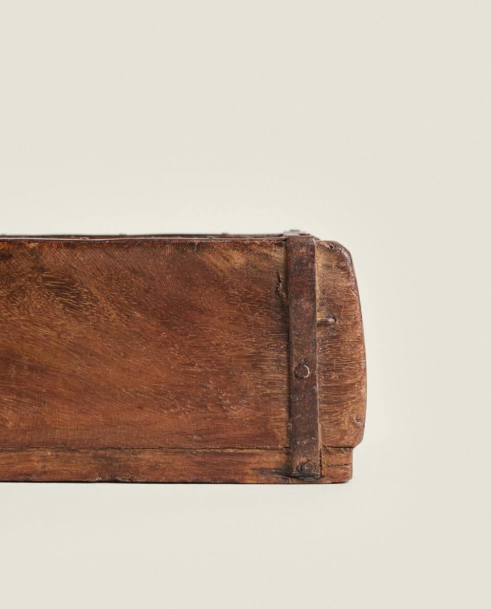 ANTIQUE-FINISH WOODEN BOX