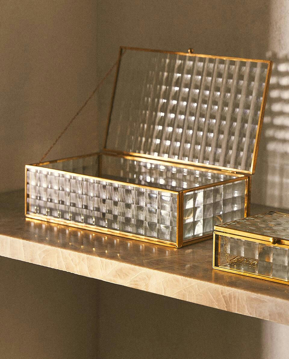 BOX WITH GOLD RIM