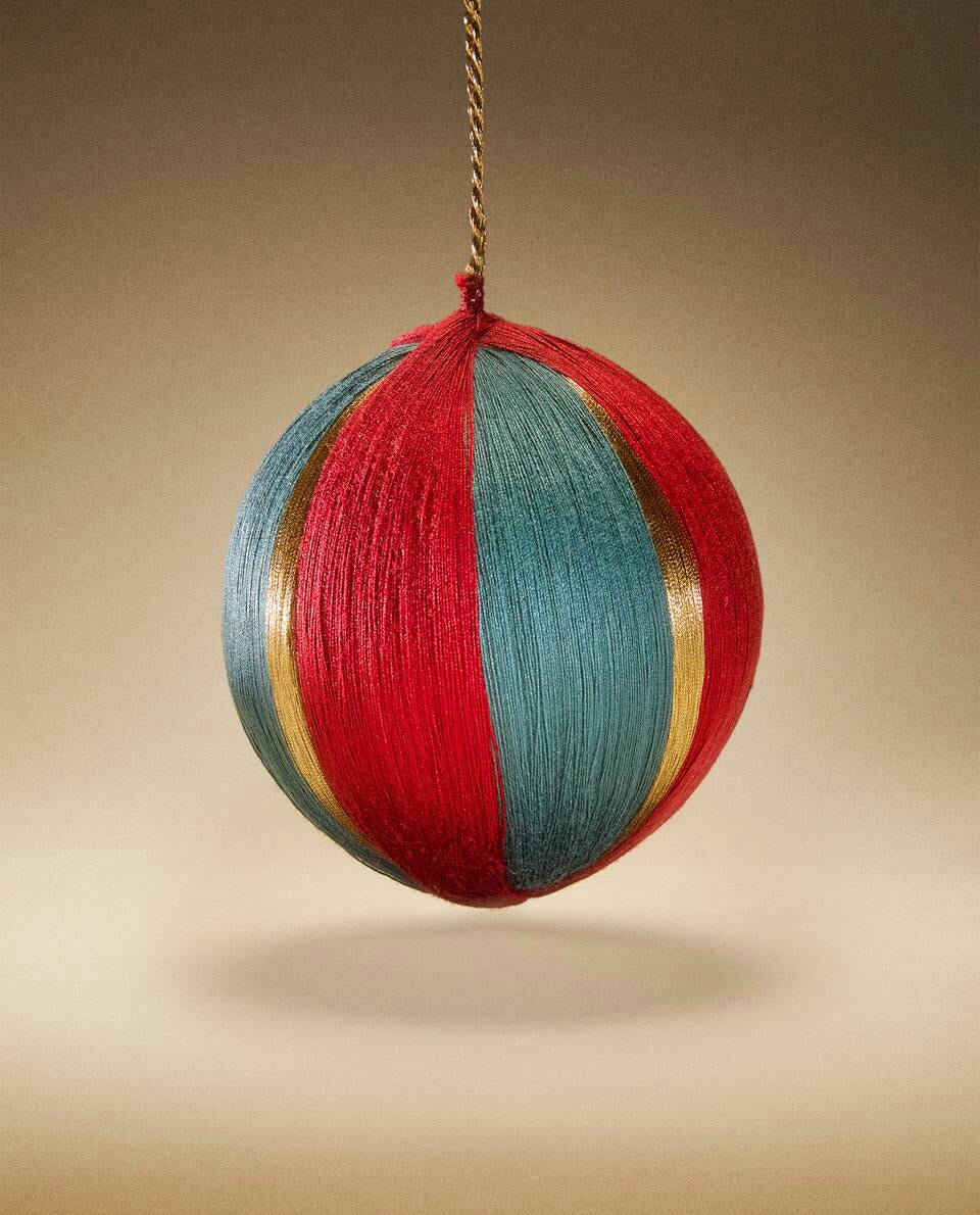 BAUBLE CHRISTMAS DECORATION WITH THREADS