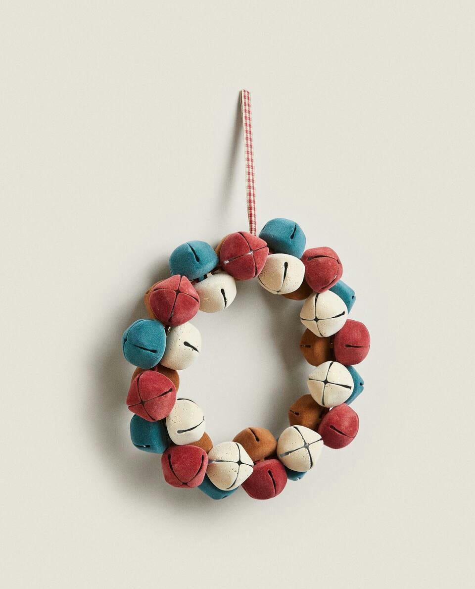 DECORATIVE CHRISTMAS WREATH WITH SLEIGH BELLS