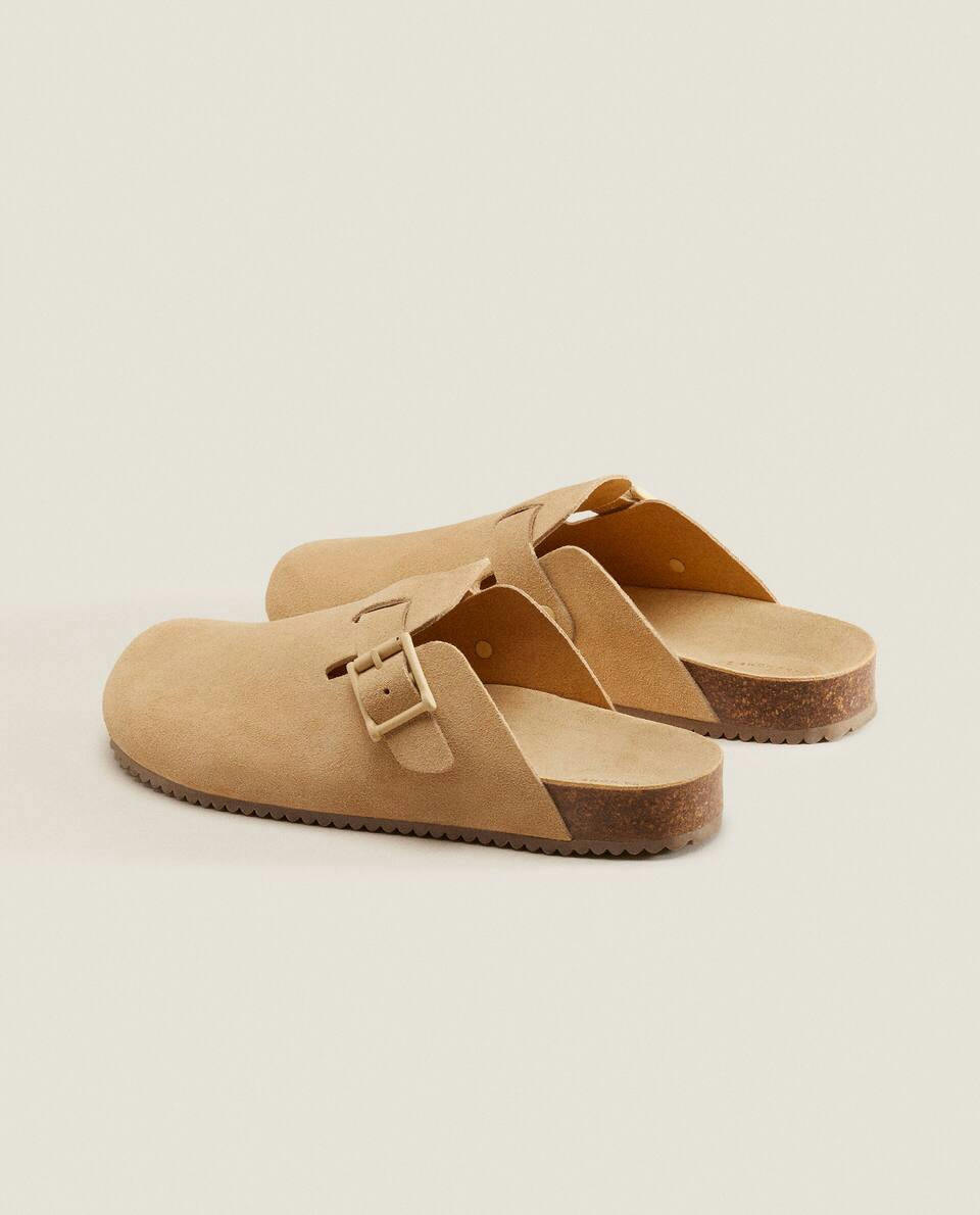 LEATHER CLOGS WITH BUCKLE