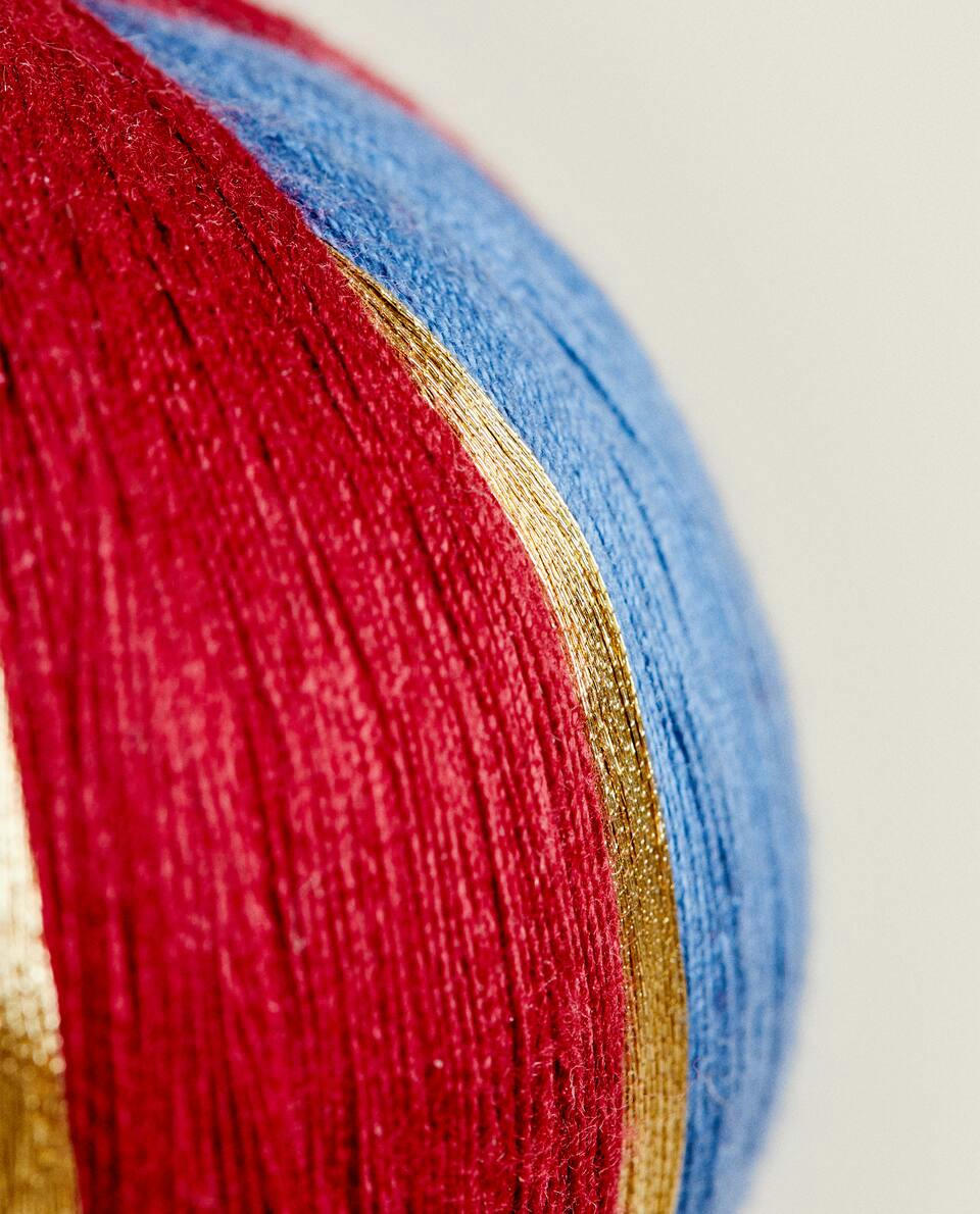BAUBLE CHRISTMAS DECORATION WITH THREADS