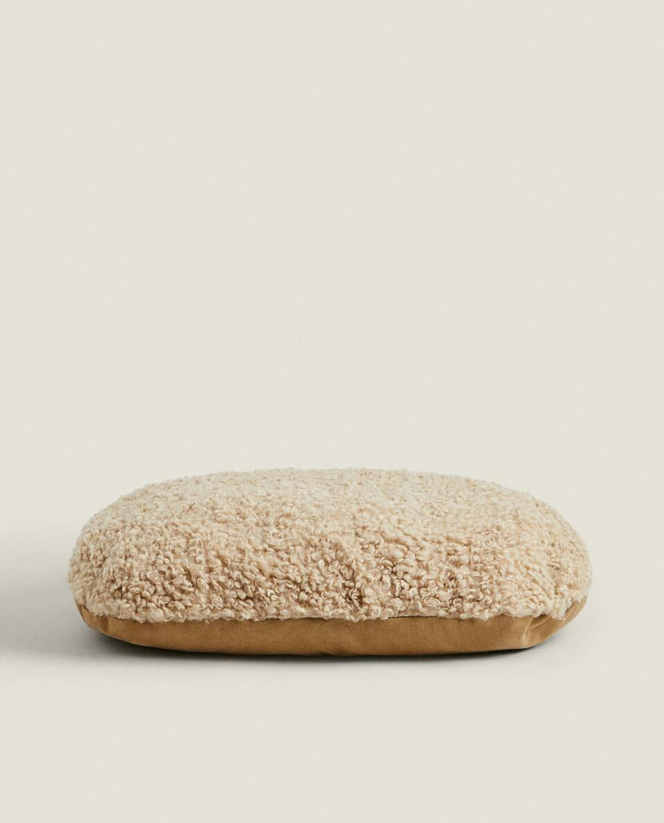 FUZZY OVAL PET CUSHION
