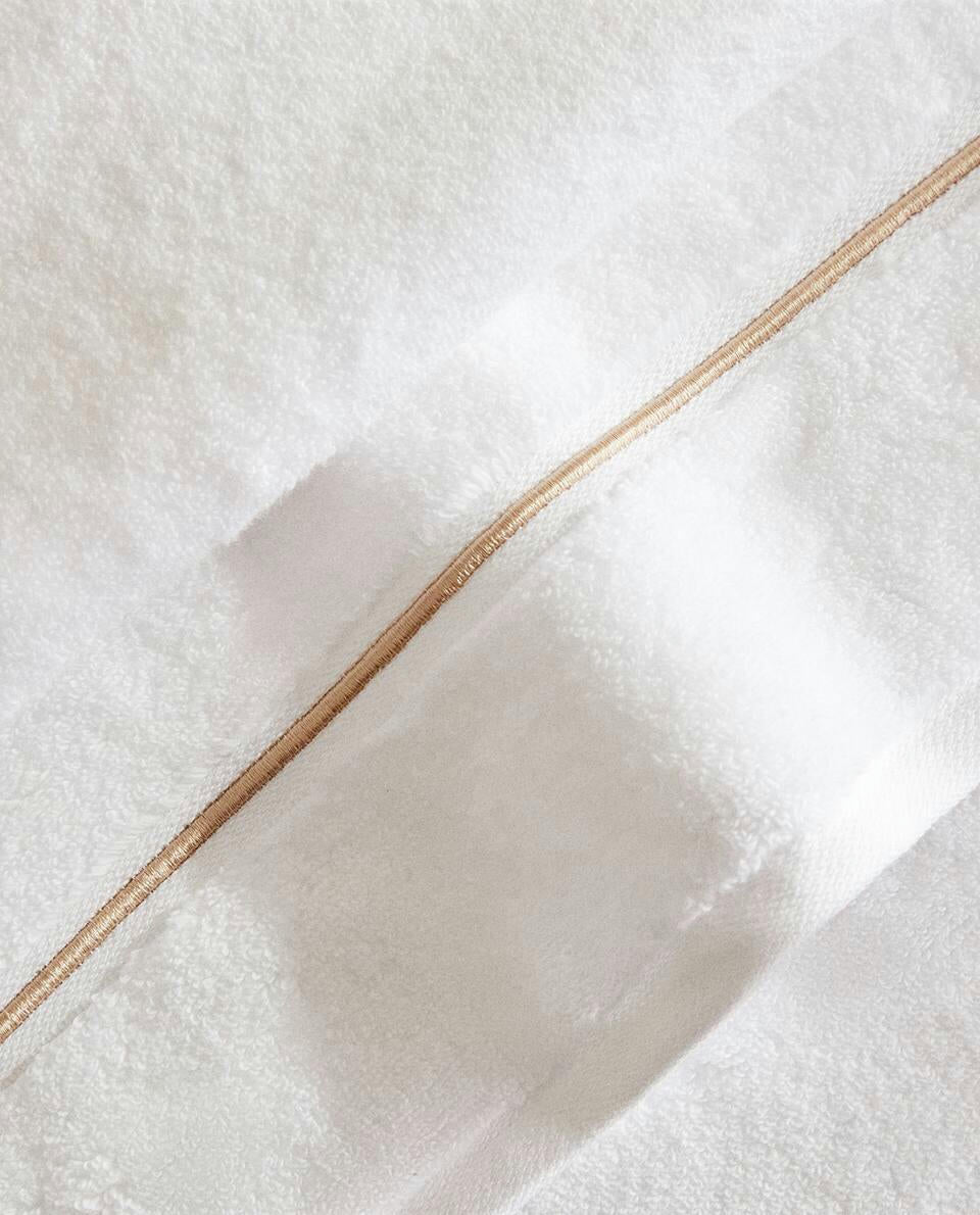 EMBROIDERED SCALLOPED EDGE TOWEL