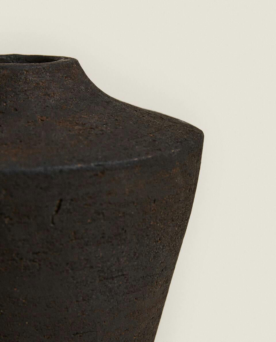 BLACK TERRACOTTA VASE