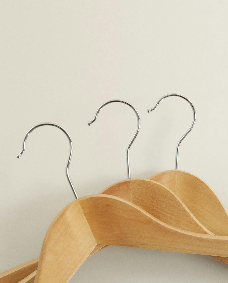 LACQUERED WOODEN HANGER (SET OF 3)