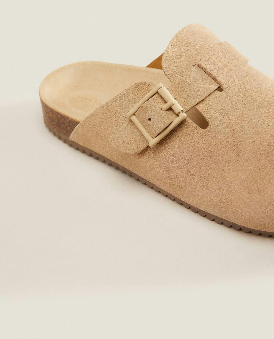 LEATHER CLOGS WITH BUCKLE