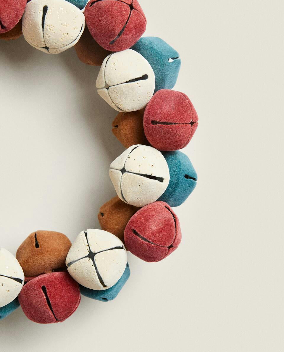 DECORATIVE CHRISTMAS WREATH WITH SLEIGH BELLS