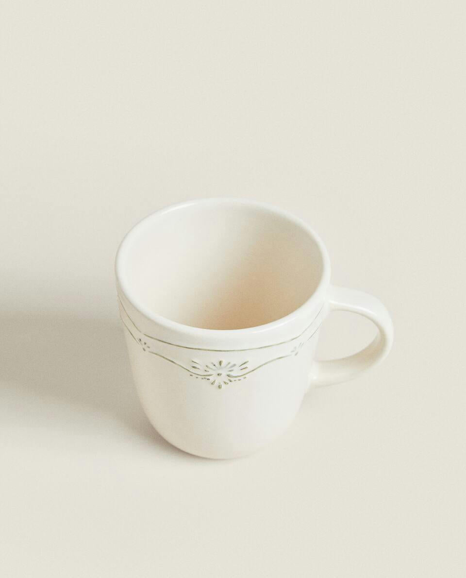 EARTHENWARE MUG WITH RAISED CHRISTMAS DESIGN