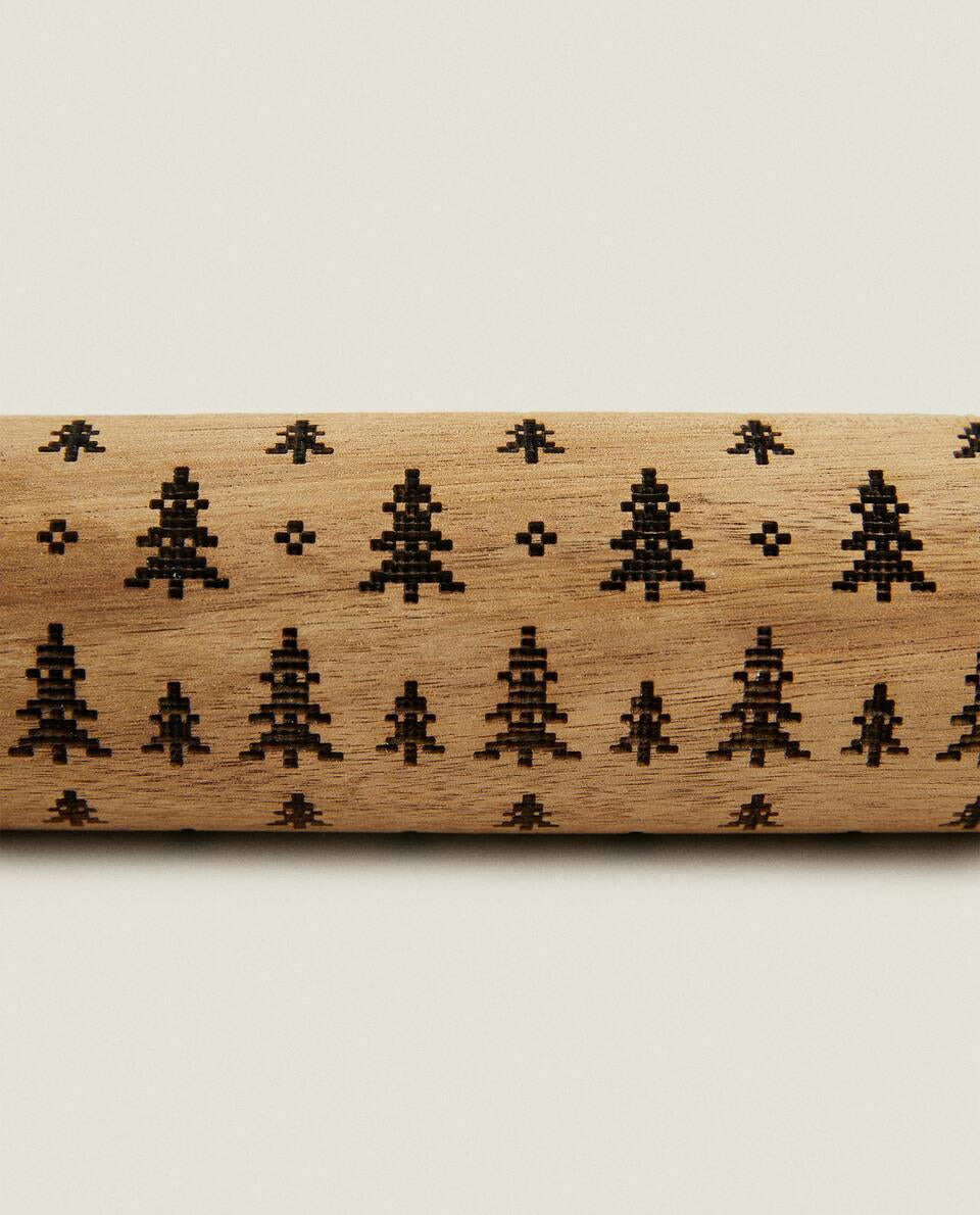ACACIA ROLLING PIN WITH RAISED CHRISTMAS DESIGN