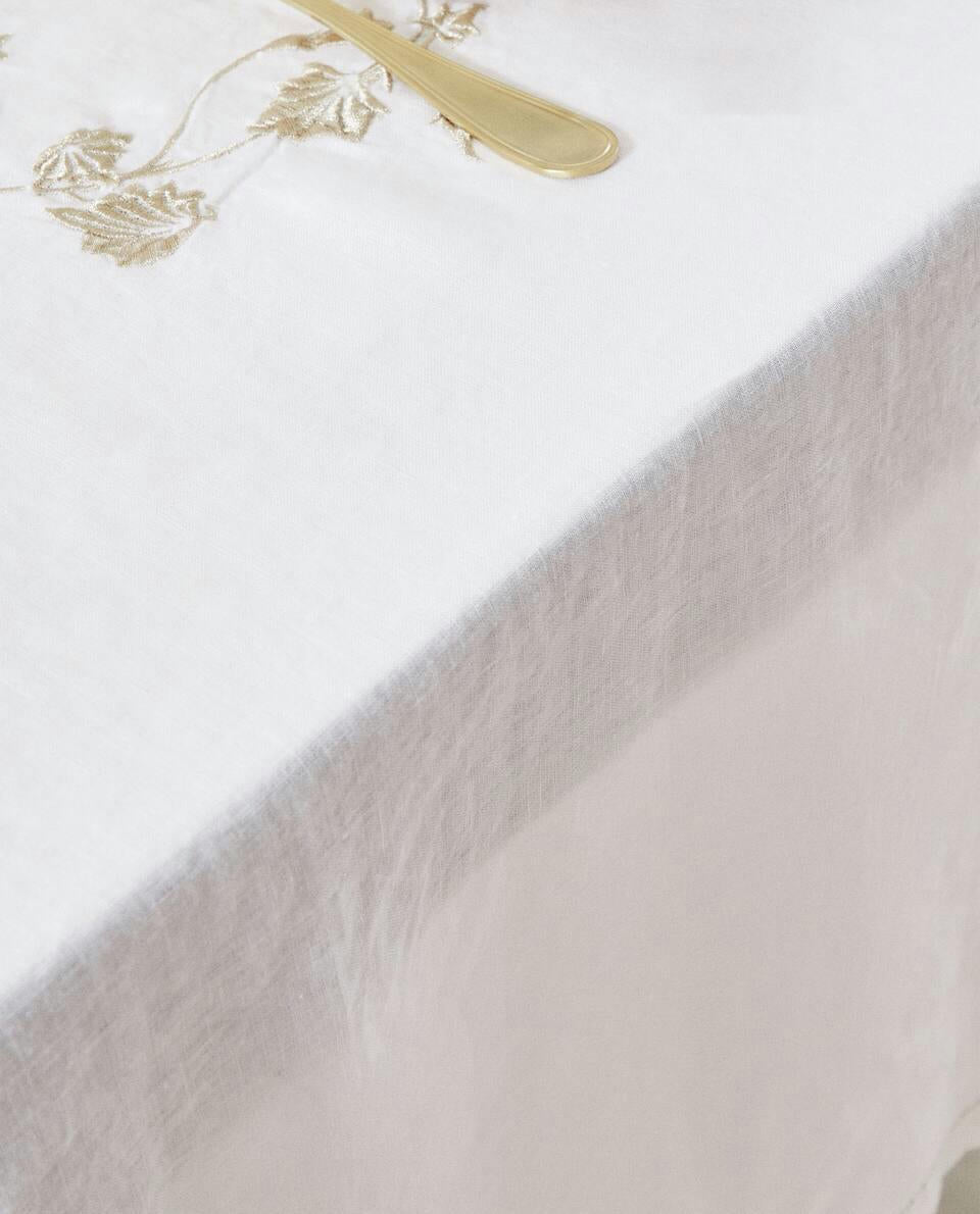 EMBROIDERED LINEN CHRISTMAS TABLECLOTH