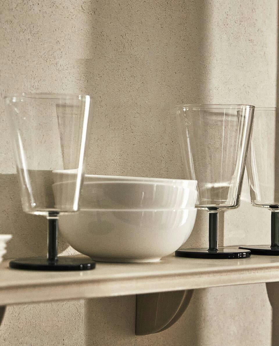 BOROSILICATE GLASS WITH COLOURED STEM