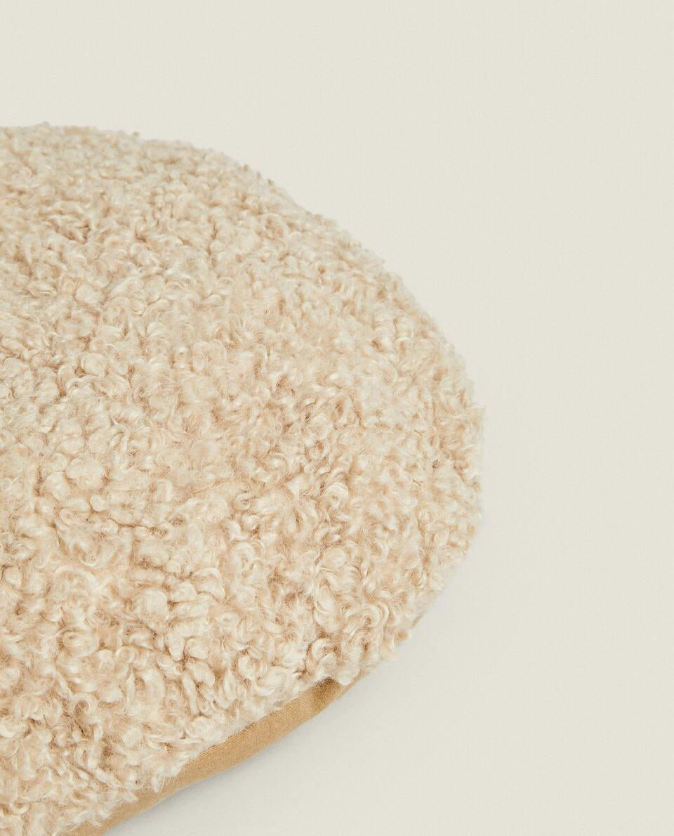 FUZZY OVAL PET CUSHION