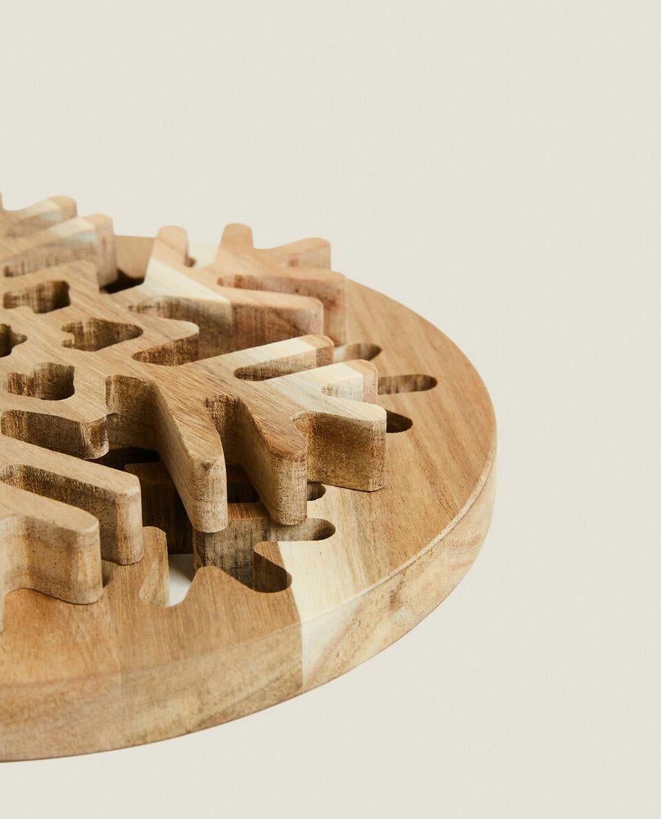CHRISTMAS SNOWFLAKE WOODEN TRIVET