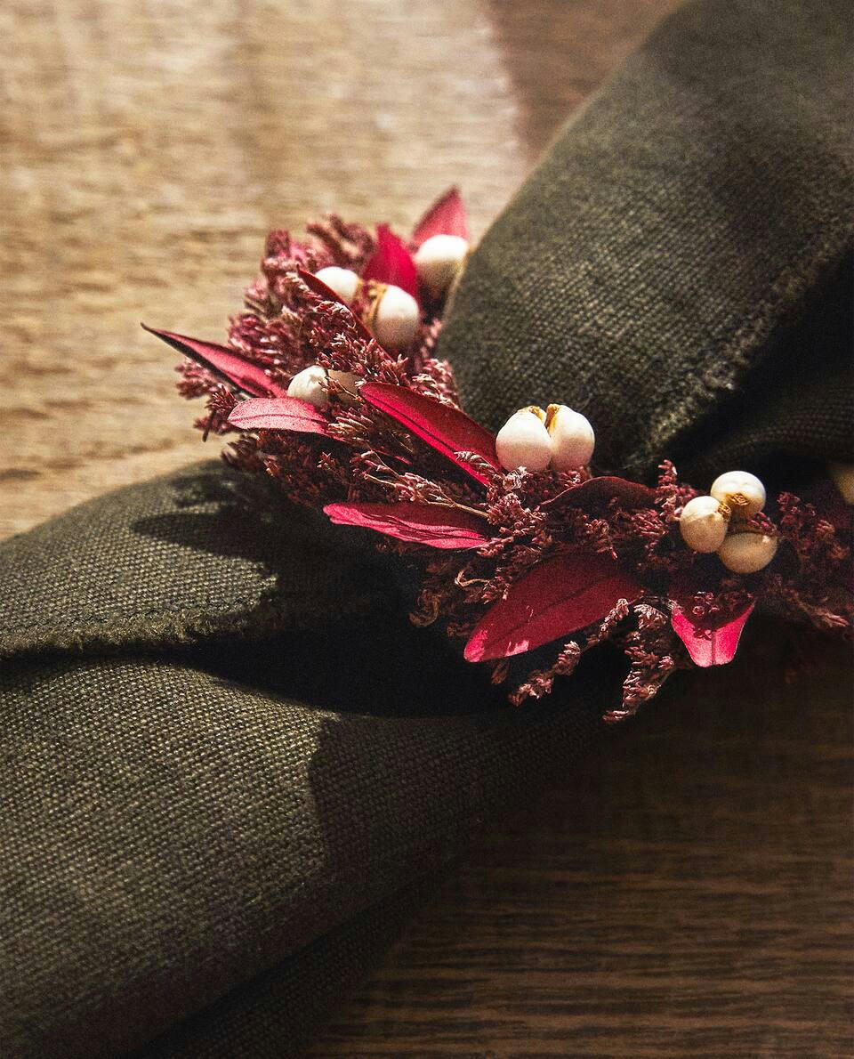 PACK OF DRIED CHRISTMAS FLOWER NAPKIN RINGS (PACK OF 2)