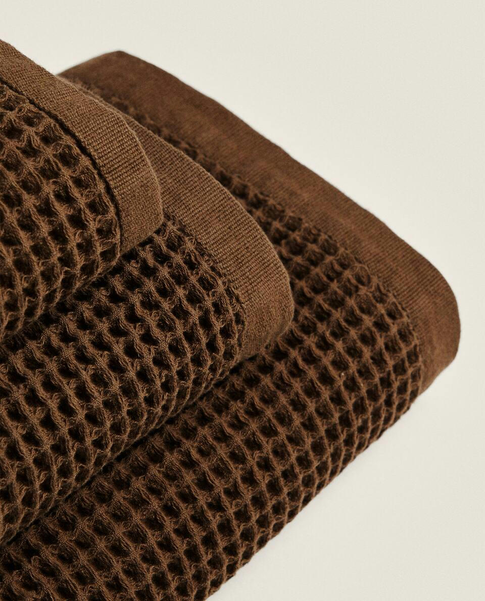 WAFFLE-KNIT COTTON TOWEL