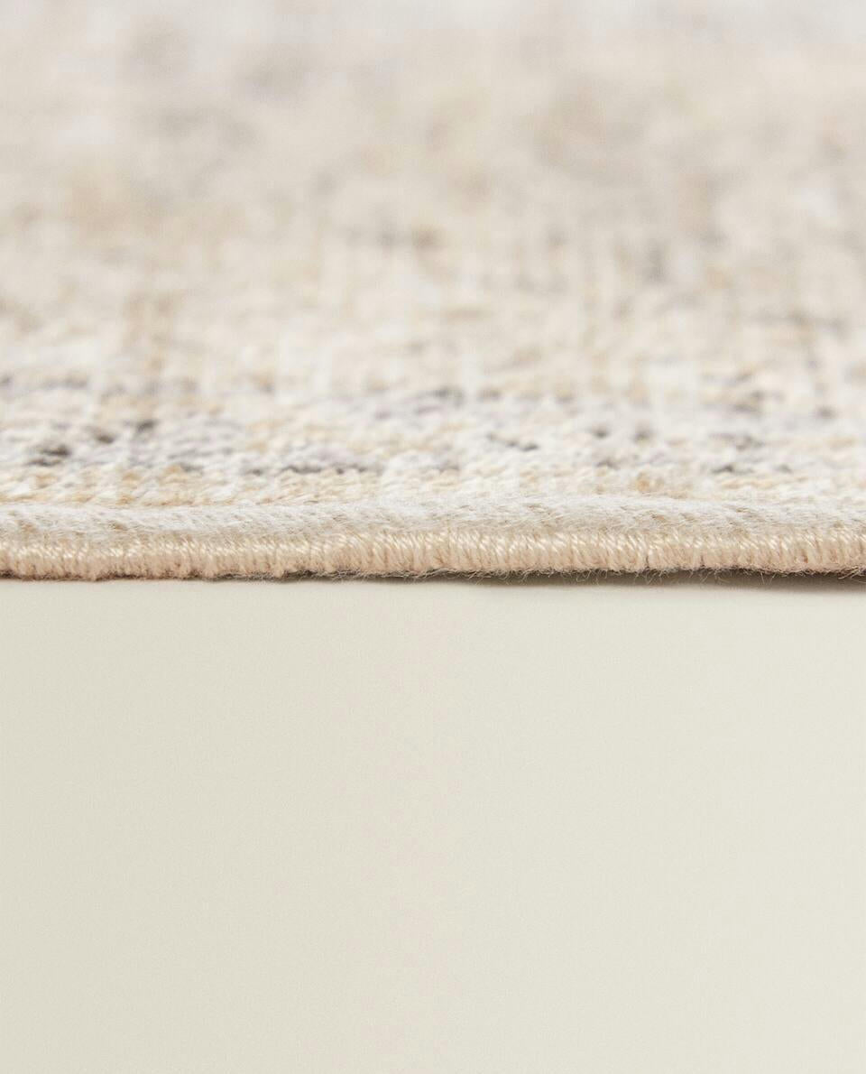 VINTAGE-EFFECT RUG