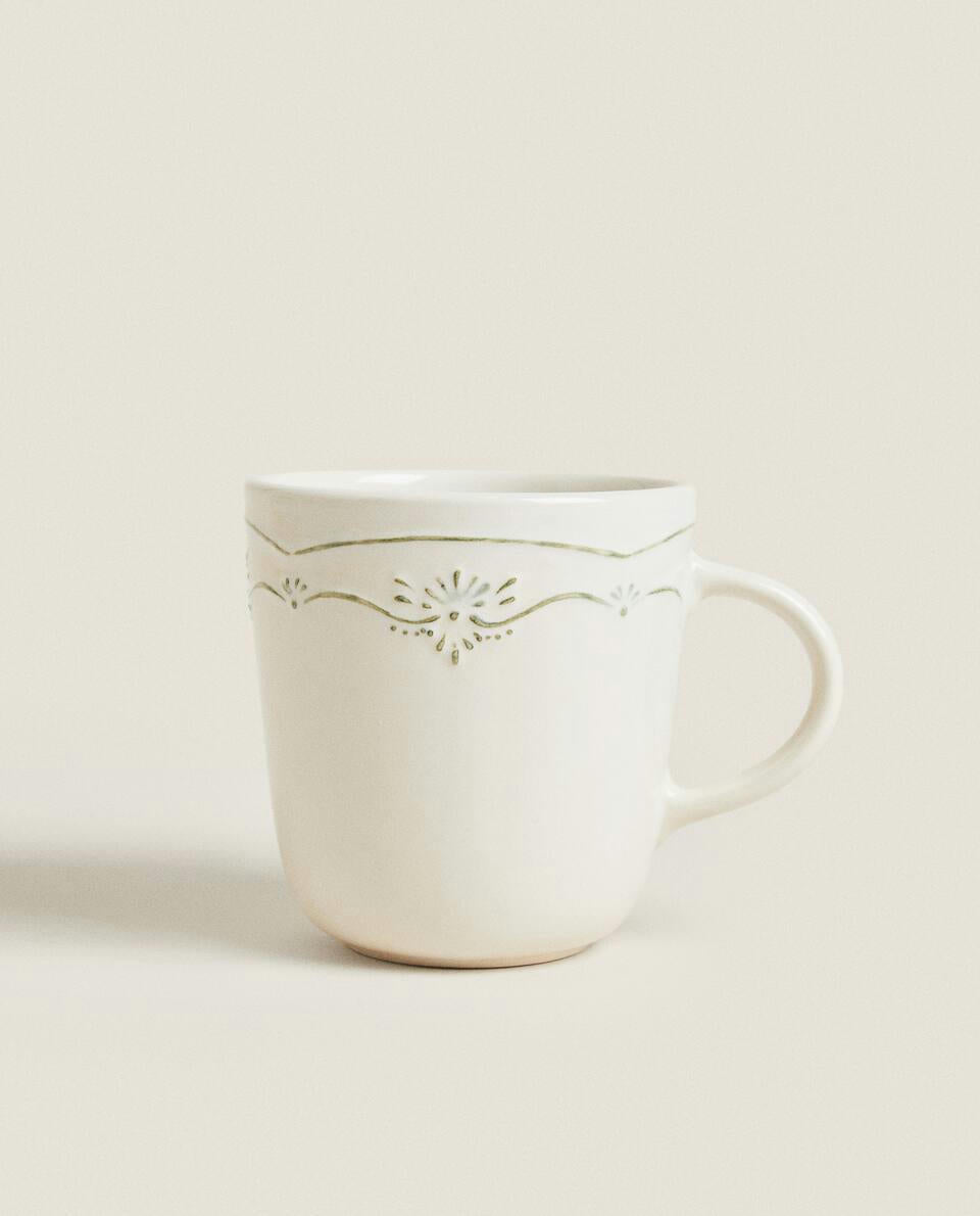 EARTHENWARE MUG WITH RAISED CHRISTMAS DESIGN