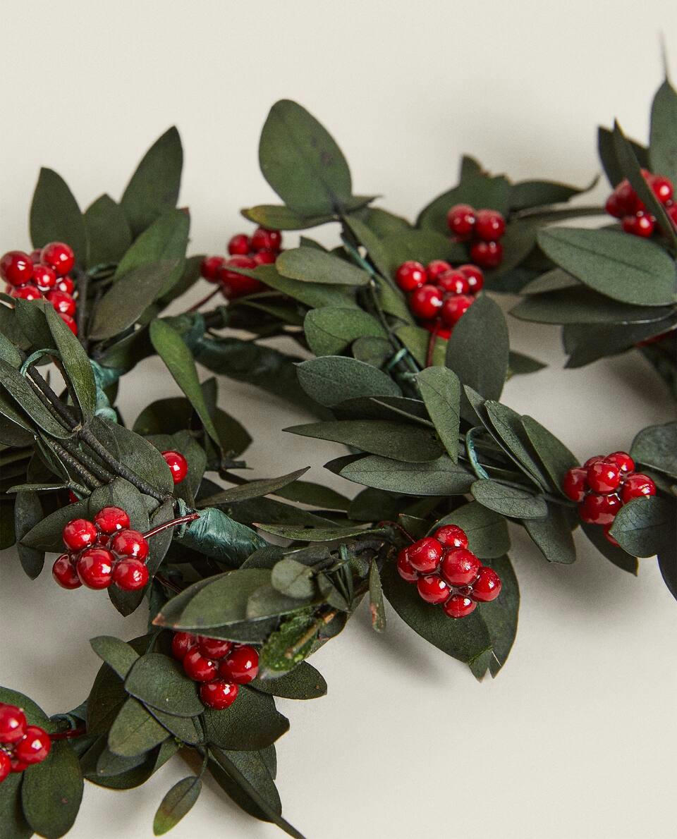 PACK OF CHRISTMAS HOLLY NAPKIN RINGS (PACK OF 4)