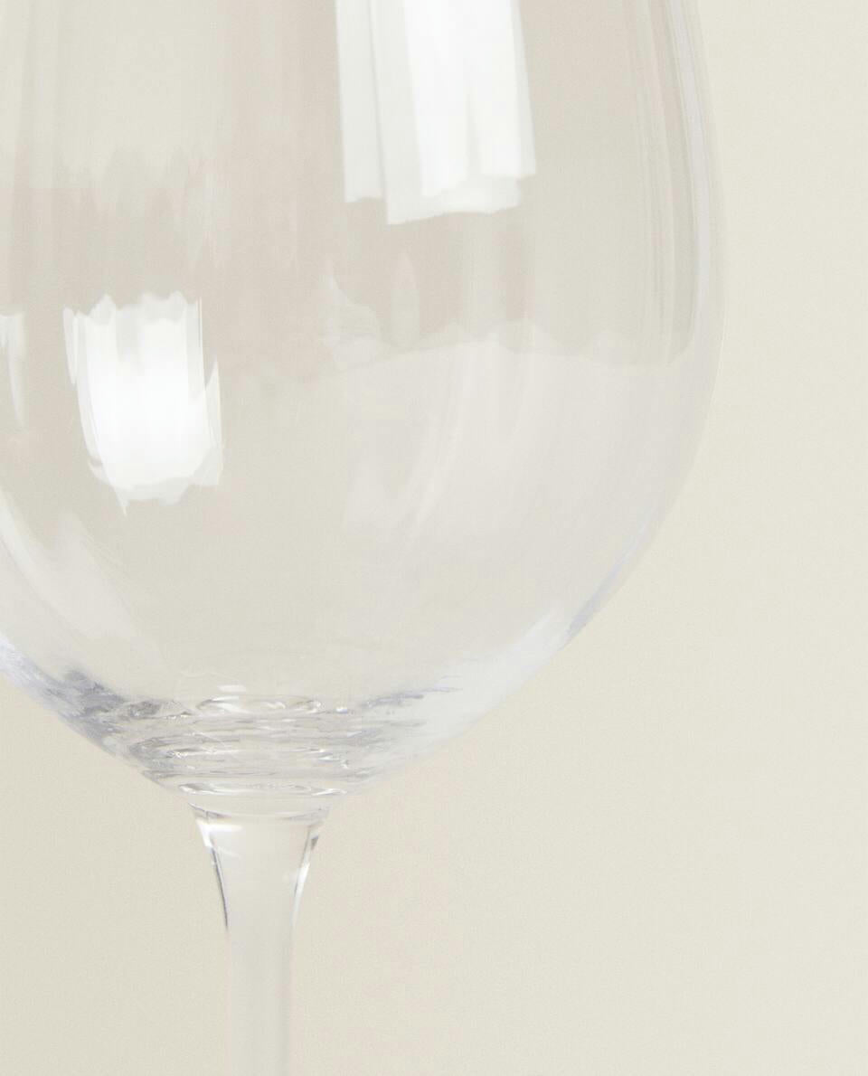 RAISED CRYSTALLINE WINE GLASS