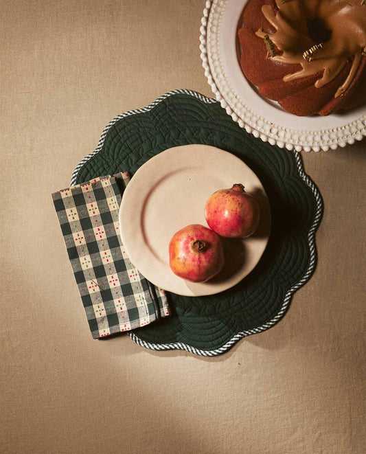 SCALLOPED COTTON CHRISTMAS PLACEMAT