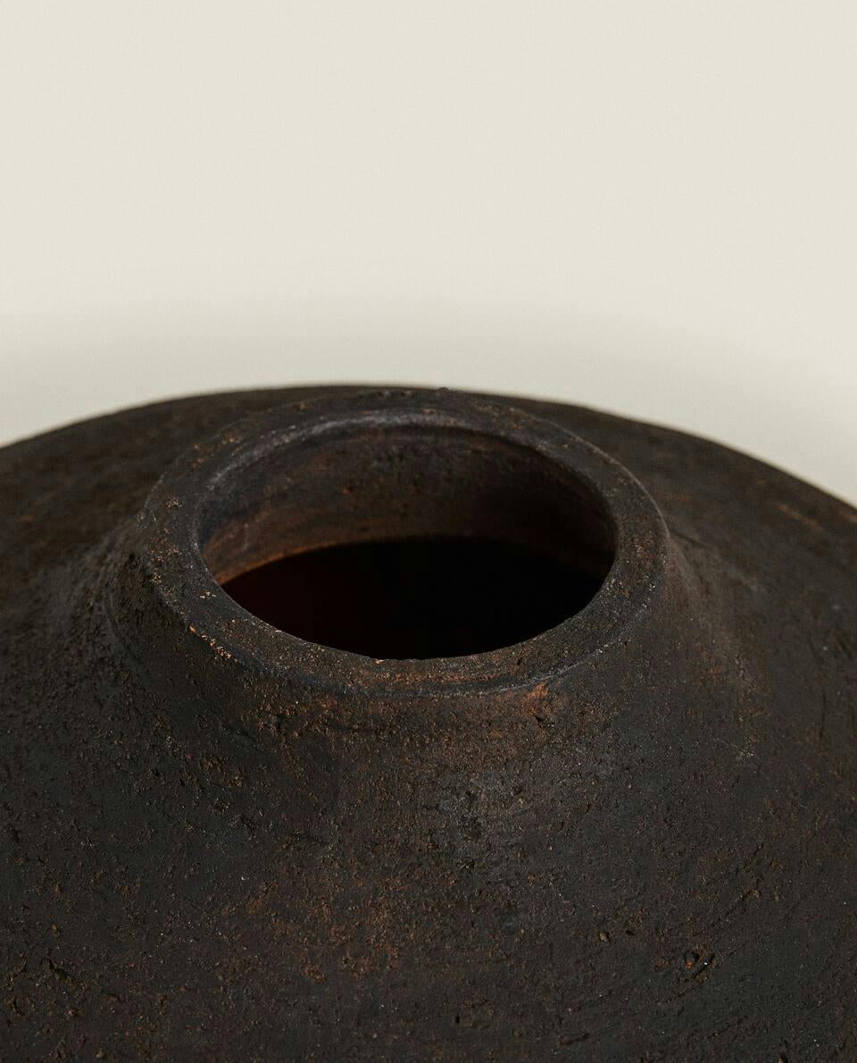 BLACK TERRACOTTA VASE
