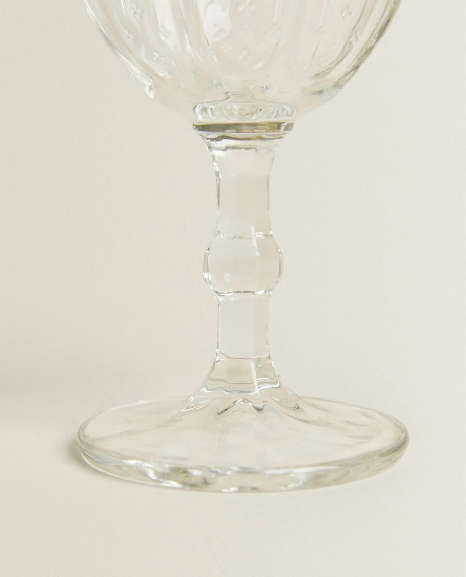 RAISED DESIGN WINE GLASS