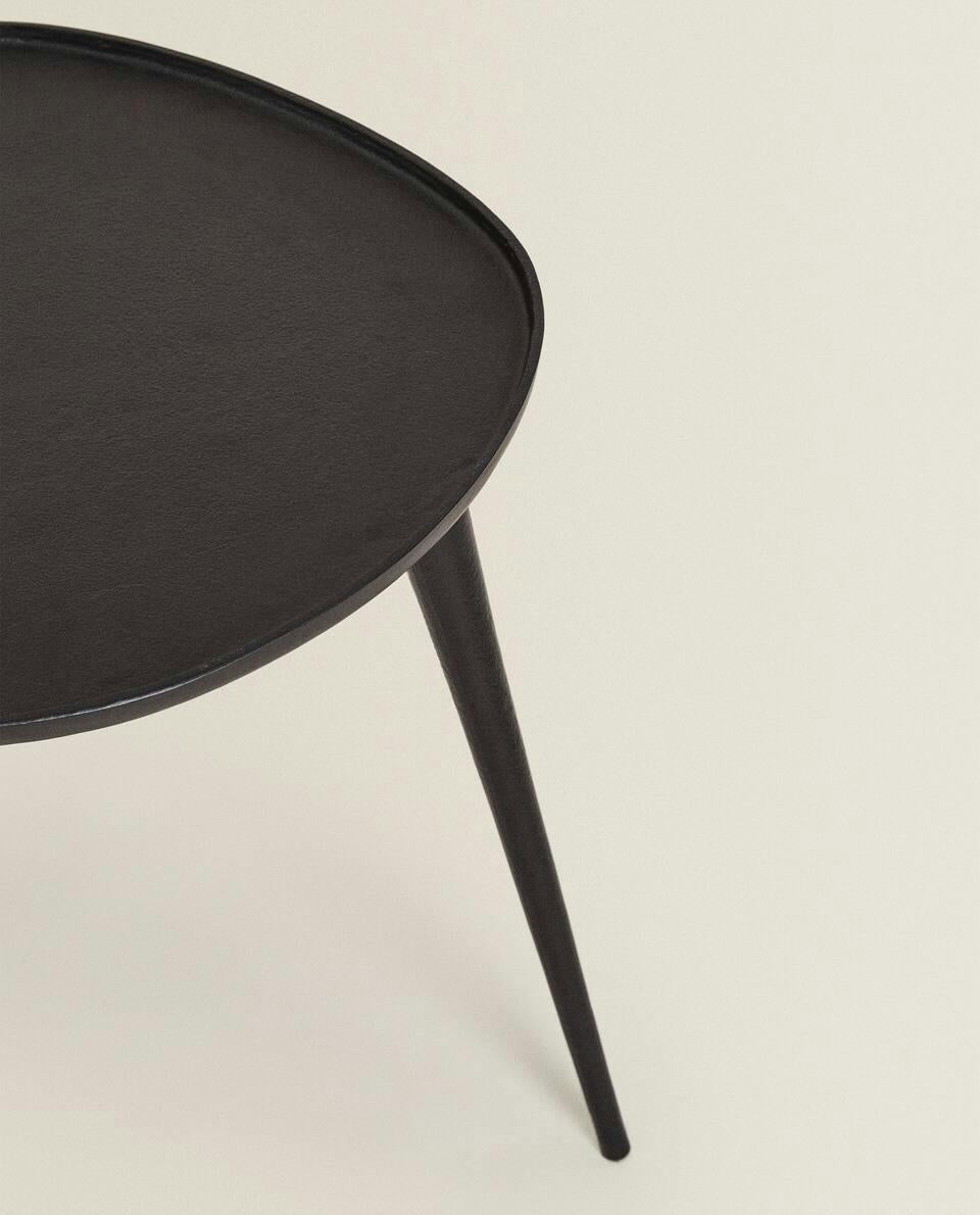 METAL TABLE
