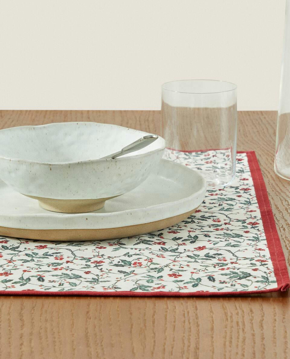 PACK OF CHRISTMAS VINE COTTON TEA TOWELS (PACK OF 2)