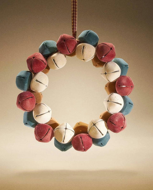 DECORATIVE CHRISTMAS WREATH WITH SLEIGH BELLS