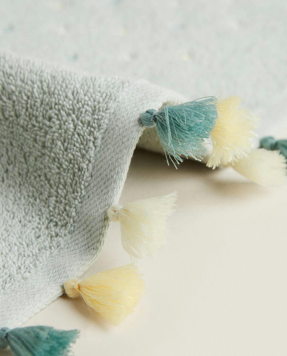 TOWEL WITH TASSELS AND STARS