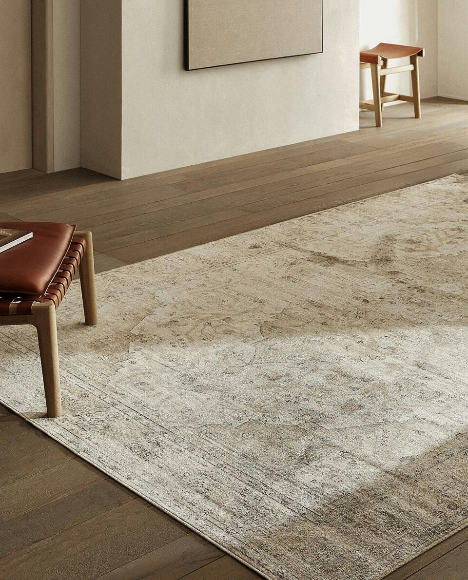 VINTAGE-EFFECT RUG