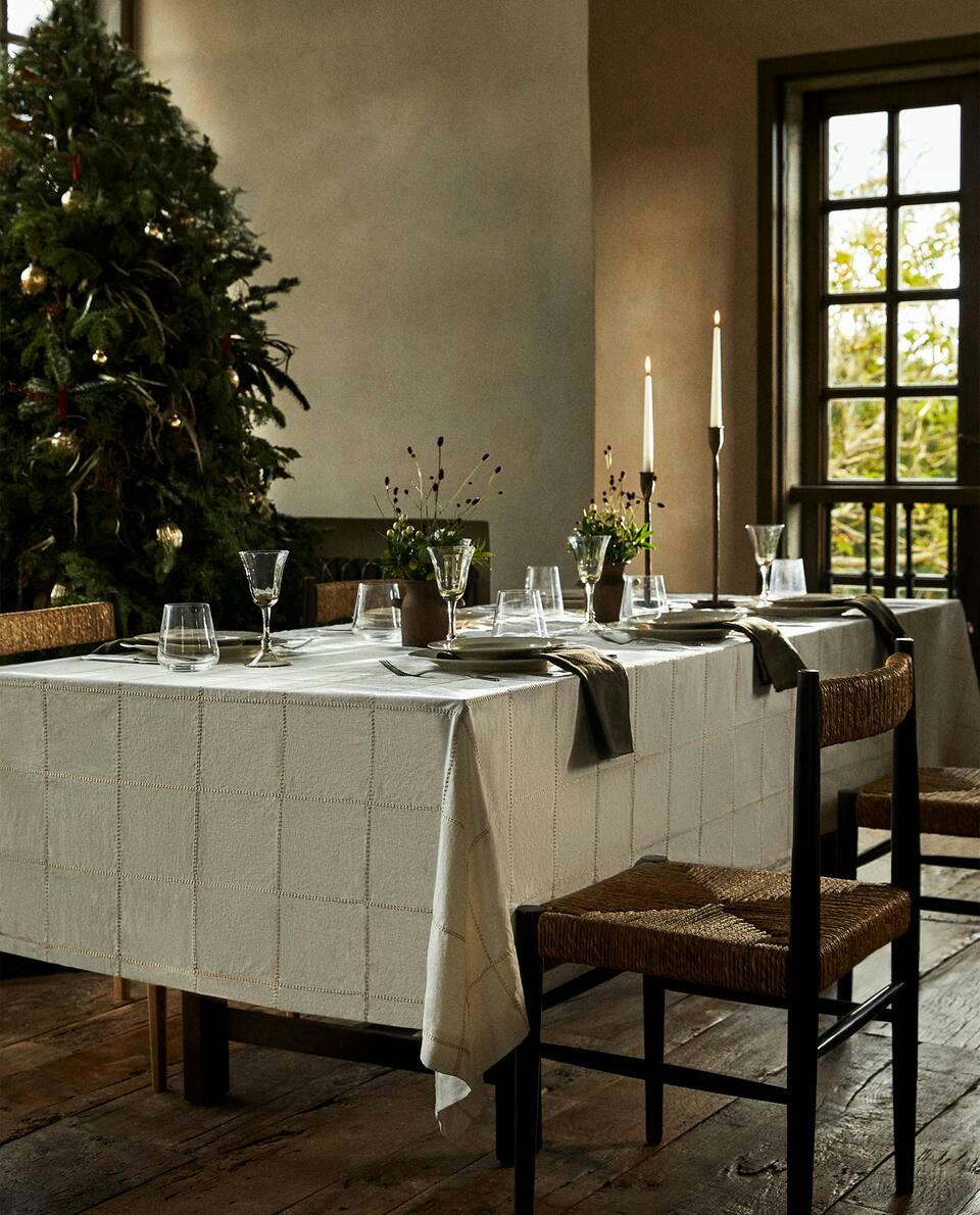 CHRISTMAS CHAIN LINEN TABLECLOTH