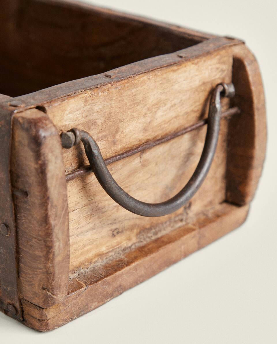 ANTIQUE-FINISH WOODEN BOX