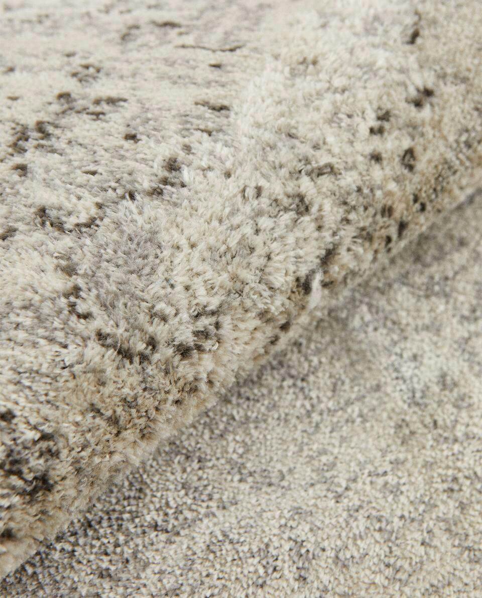 VINTAGE RUG