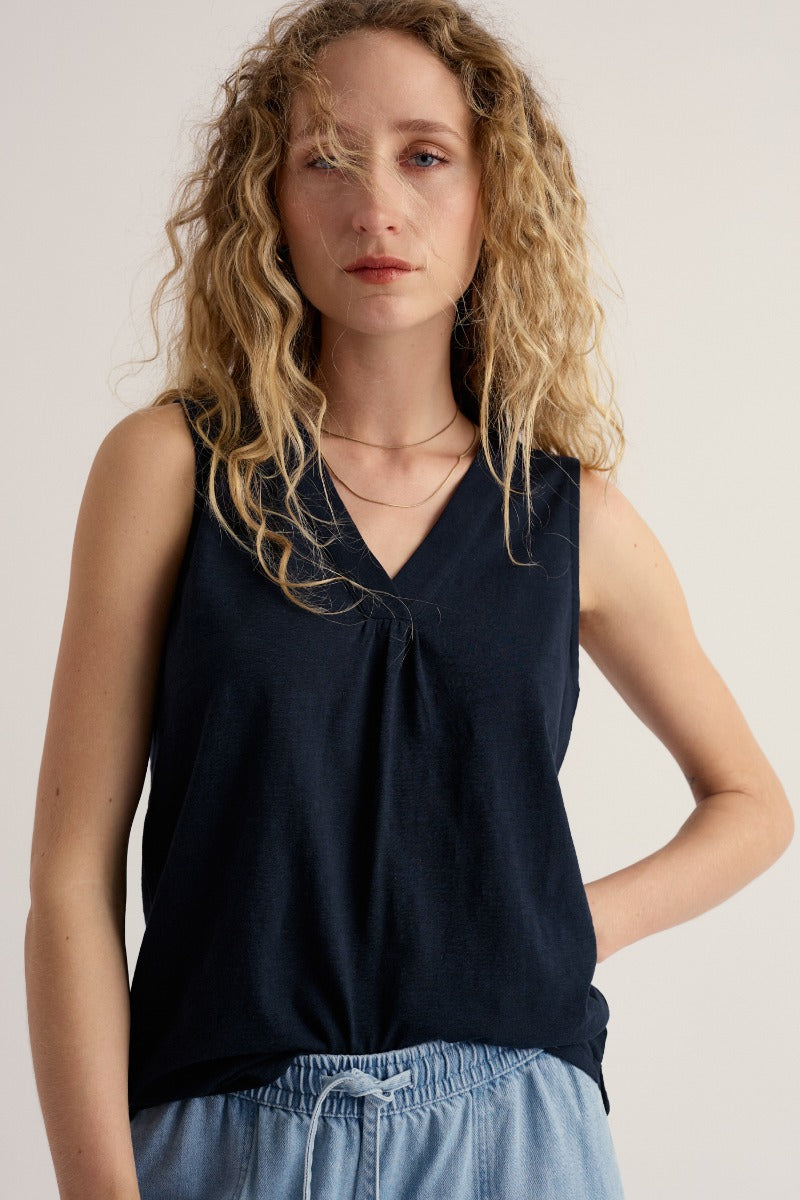 Achilla V-neck Vest