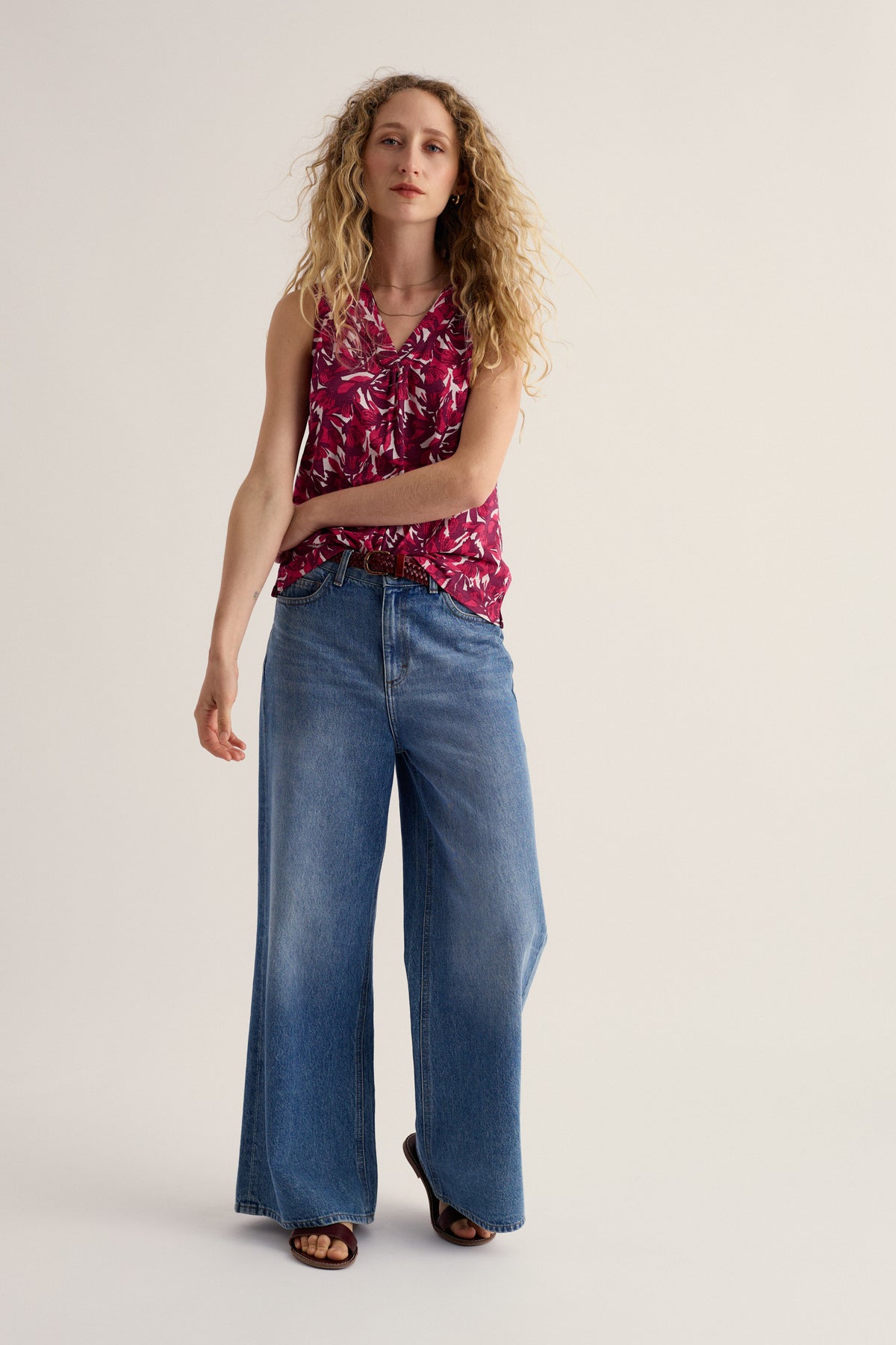 Achilla V-neck Vest