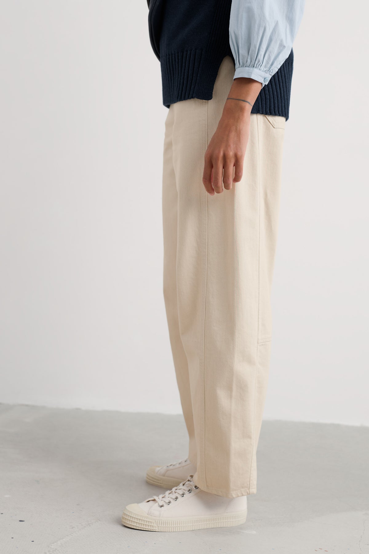 Gwenver Barrel Leg Jeans