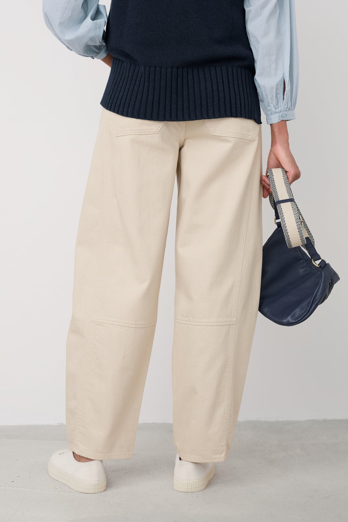 Gwenver Barrel Leg Jeans