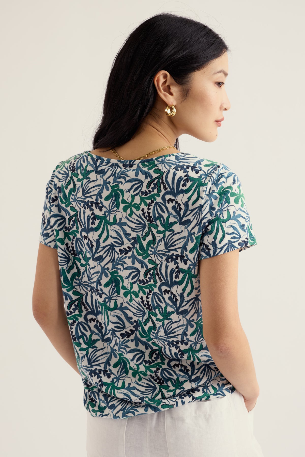 Appletree Keyhole Detail T-Shirt